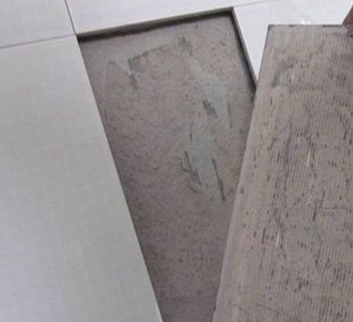 平昌瓷砖空鼓维修公司分享瓷砖铺贴时如果打浆（即涂抹在瓷砖背面和基层上的砂浆或瓷砖胶）过少，会带来以下问题